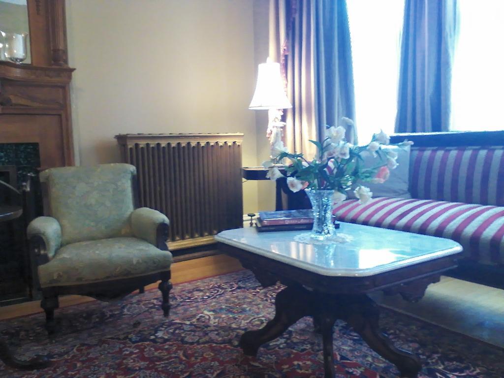 A Kingston Bed & Breakfast Ngoại thất bức ảnh